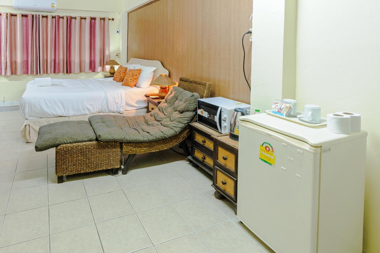 High5 Guesthouse Pattaya Luaran gambar
