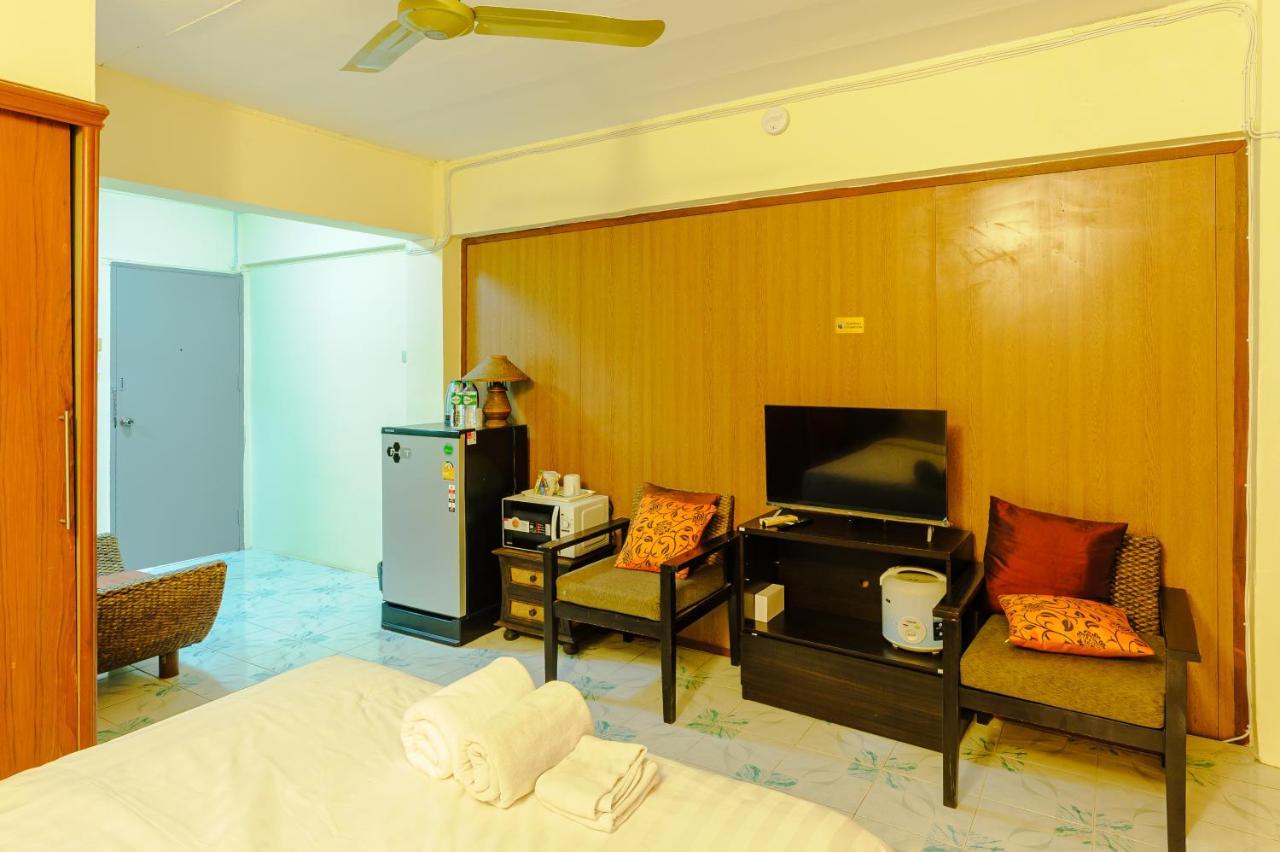 High5 Guesthouse Pattaya Luaran gambar