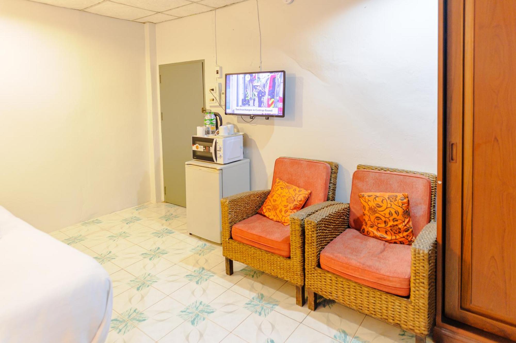 High5 Guesthouse Pattaya Luaran gambar