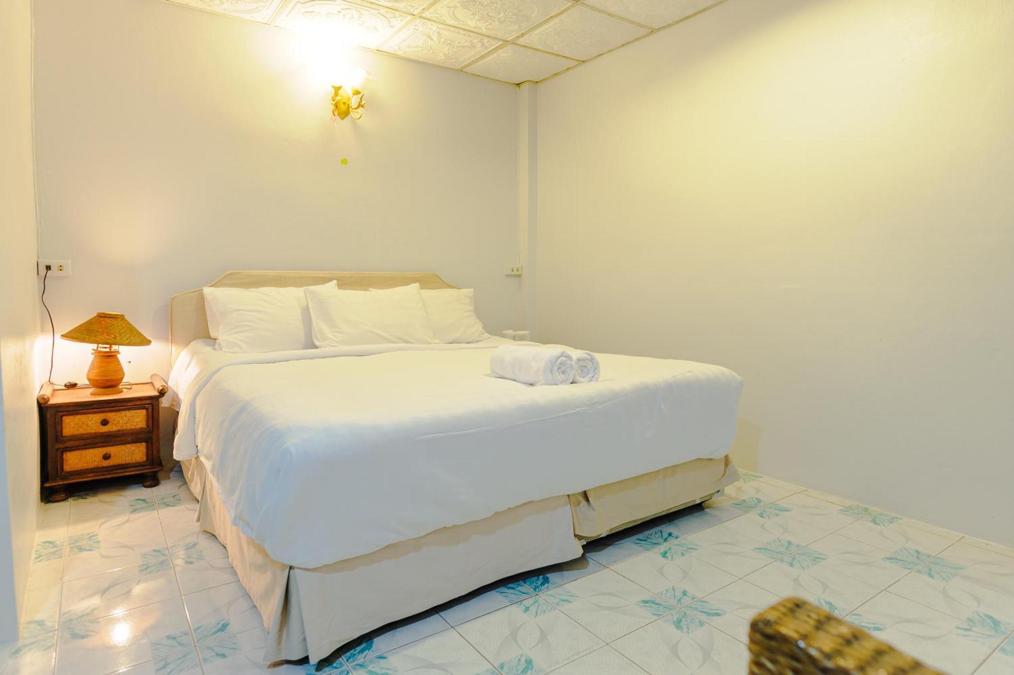 High5 Guesthouse Pattaya Luaran gambar