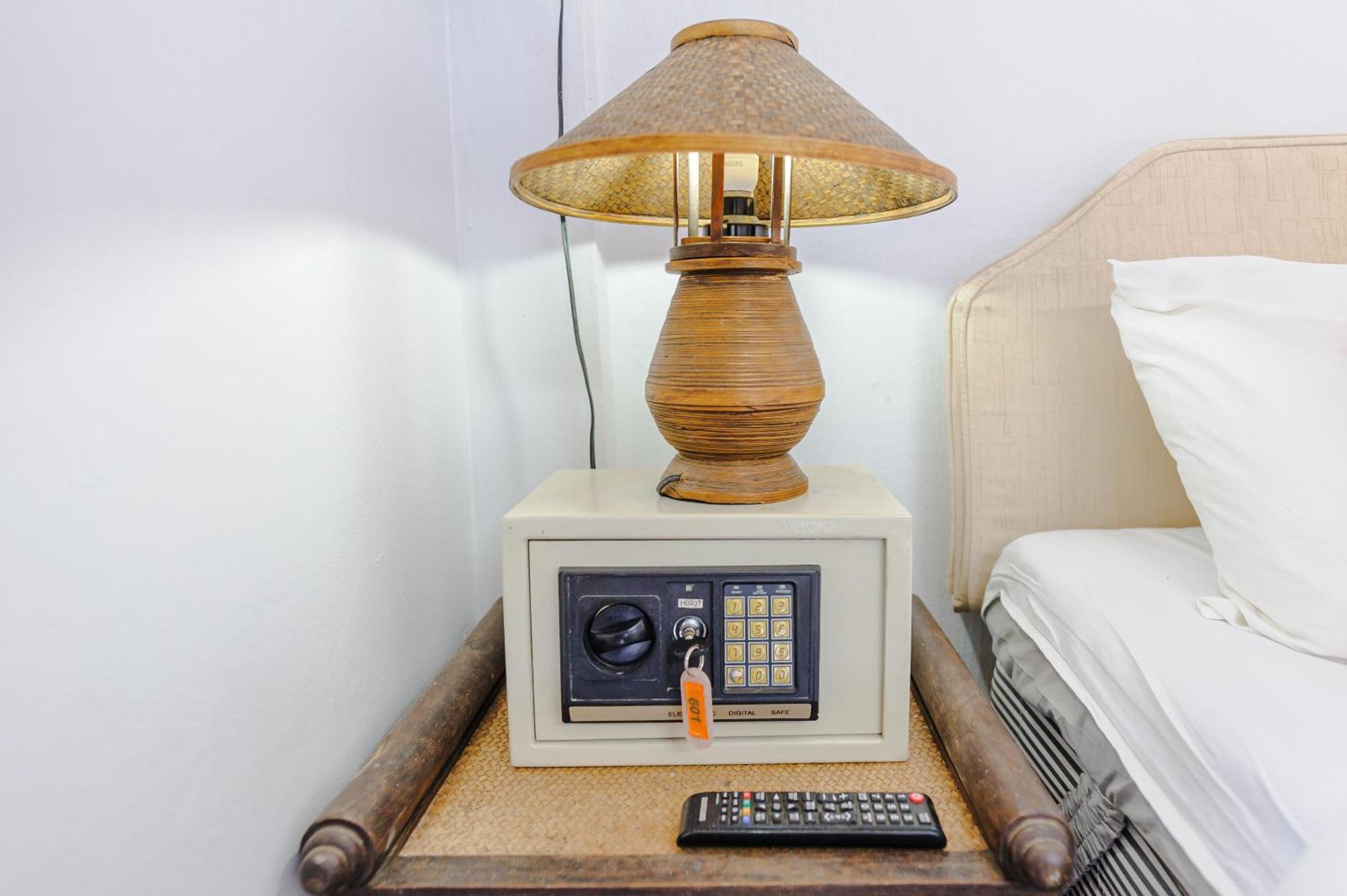 High5 Guesthouse Pattaya Luaran gambar