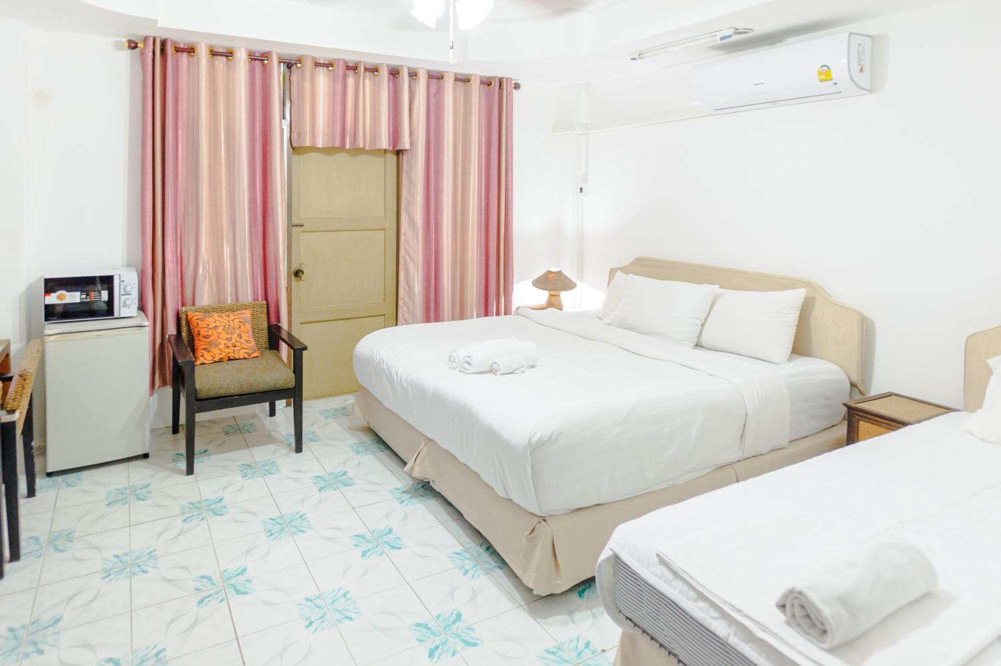 High5 Guesthouse Pattaya Luaran gambar
