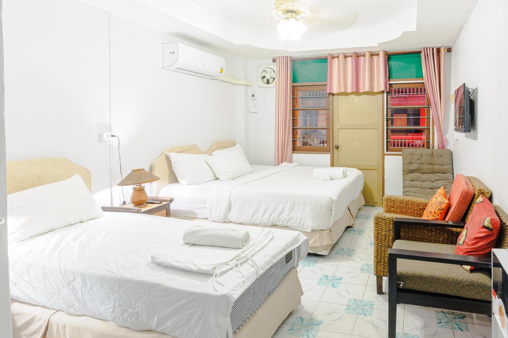 High5 Guesthouse Pattaya Luaran gambar