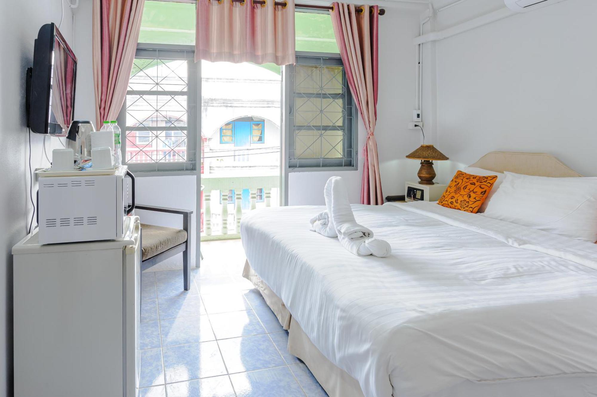 High5 Guesthouse Pattaya Luaran gambar