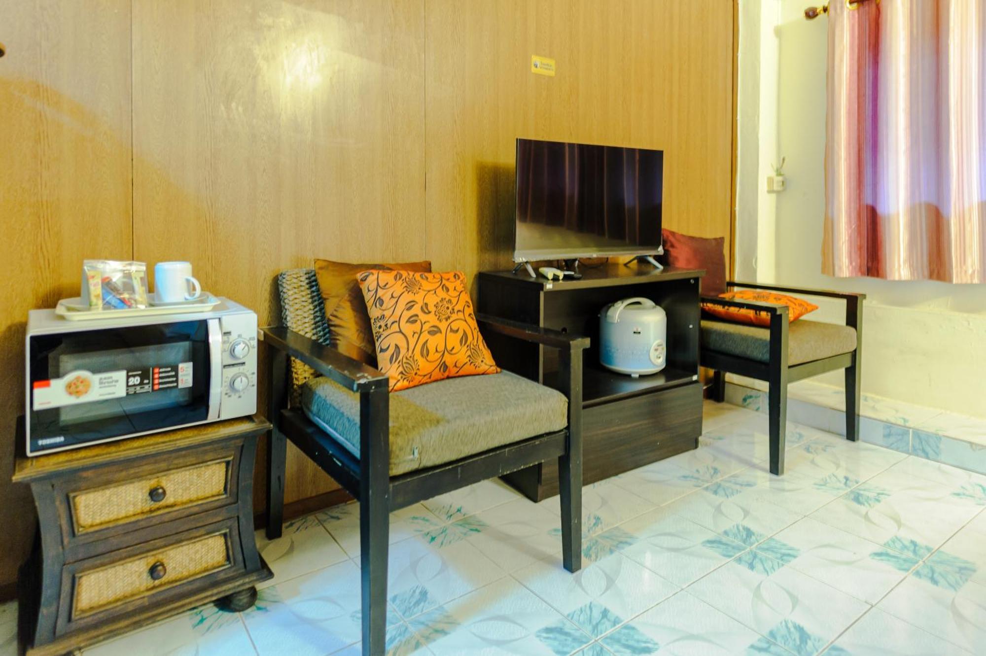 High5 Guesthouse Pattaya Luaran gambar