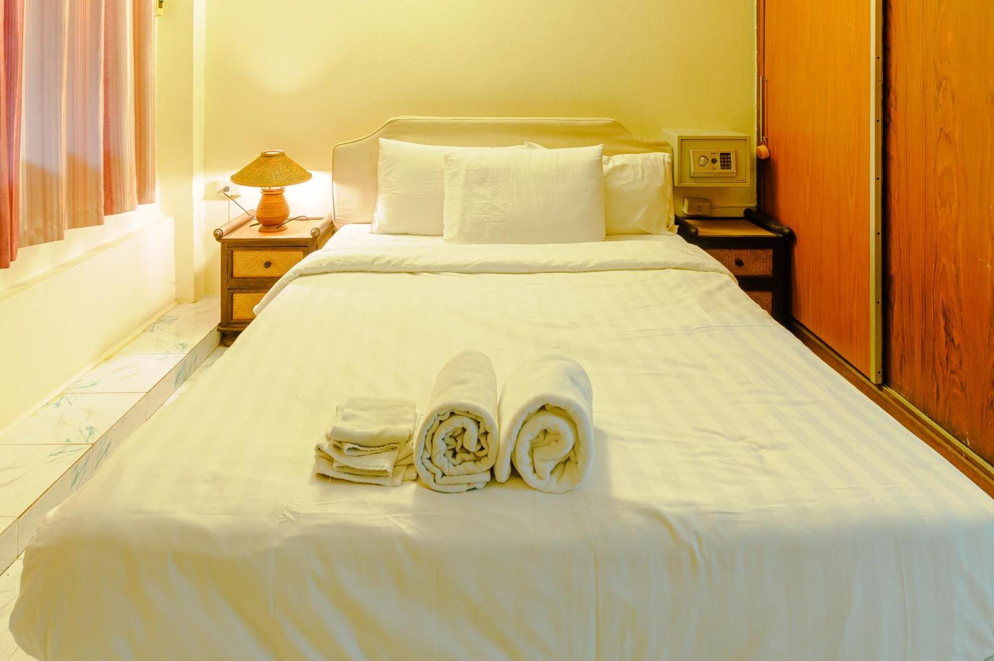 High5 Guesthouse Pattaya Luaran gambar