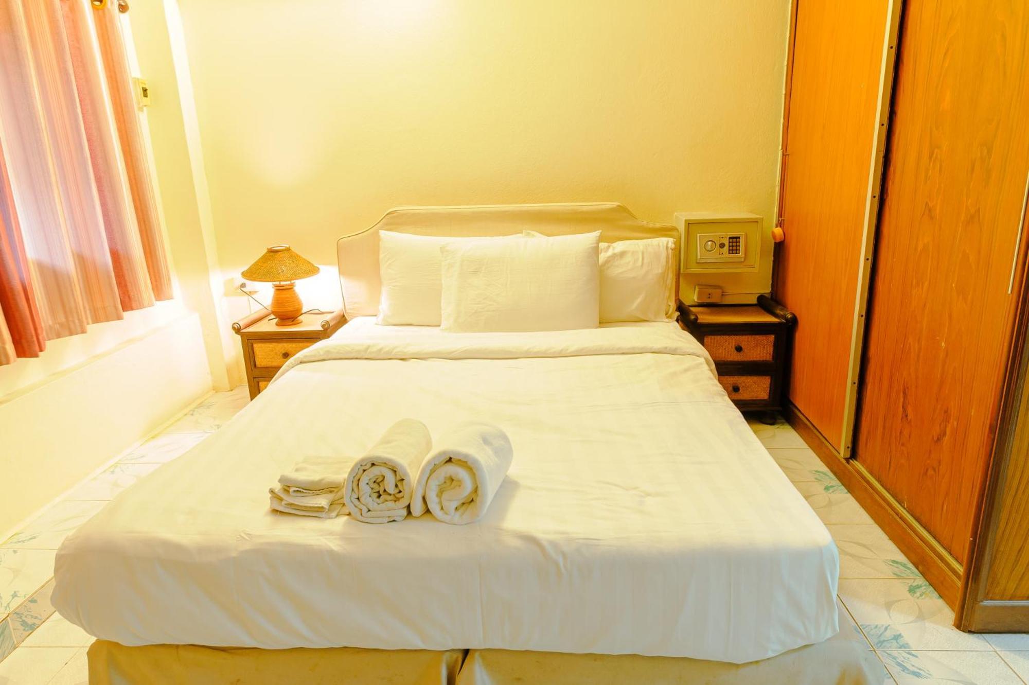 High5 Guesthouse Pattaya Luaran gambar