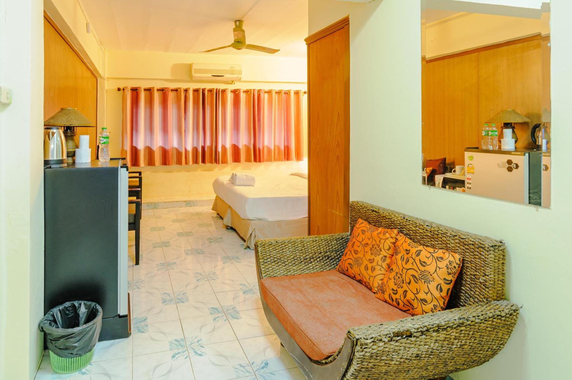 High5 Guesthouse Pattaya Luaran gambar