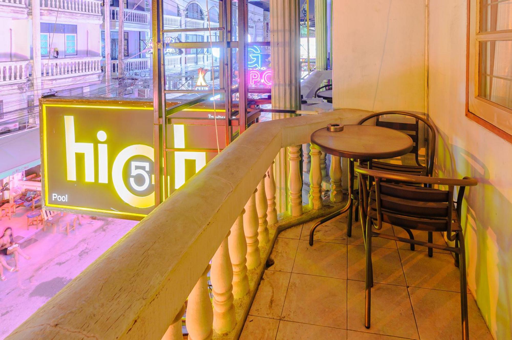 High5 Guesthouse Pattaya Luaran gambar