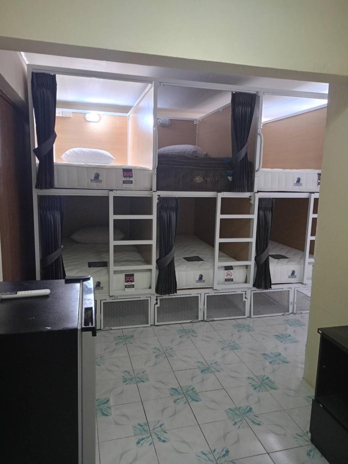 High5 Guesthouse Pattaya Luaran gambar