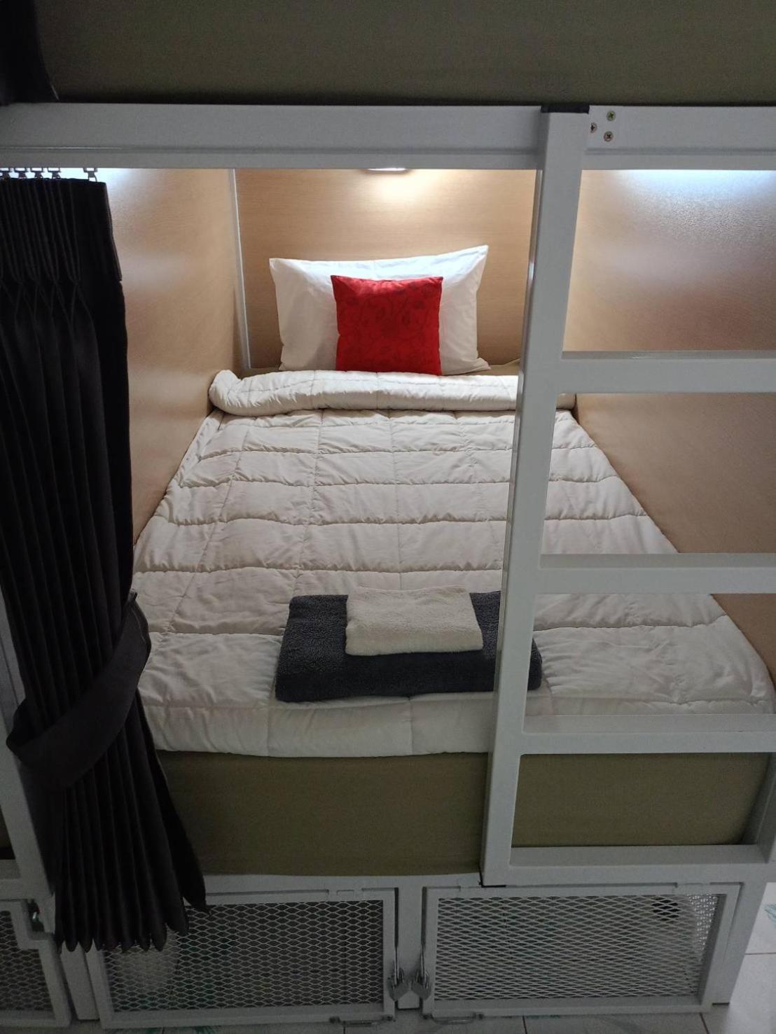 High5 Guesthouse Pattaya Luaran gambar